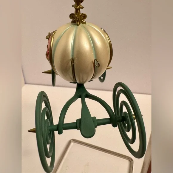 WDCC Enchanted Places “An Elegant Coach for Cinderella” Ornament - Picture 9 of 13